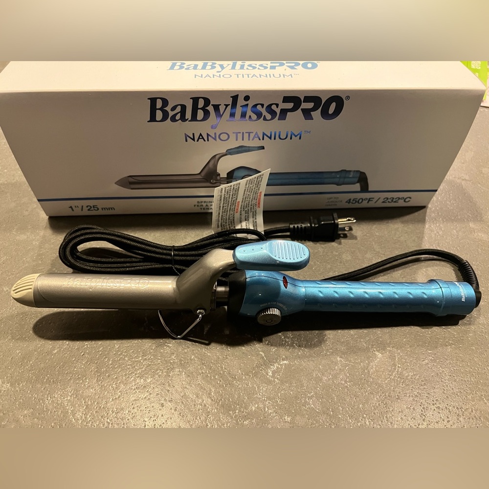 Brand new, never used 1” BaByliss Pro curling iron